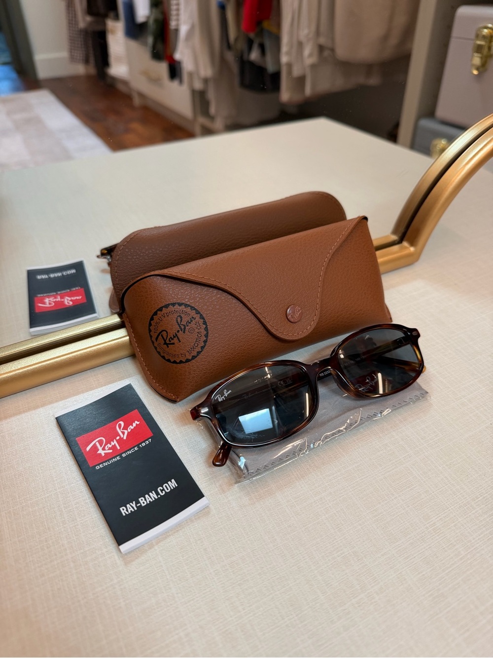 Ray-Ban Tortoiseshell Brown Sunglasses with Brown Case